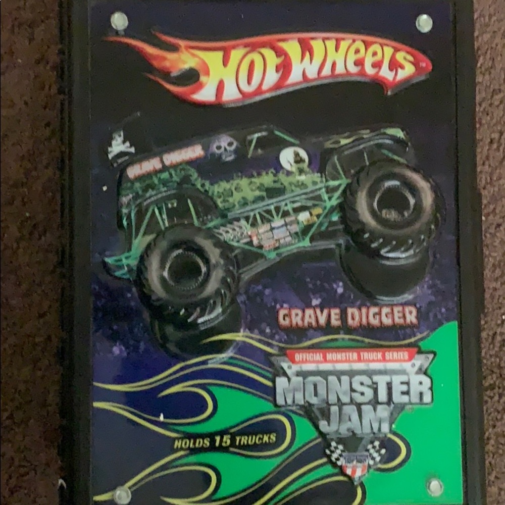 Hot wheels case+ 26 hot wheels